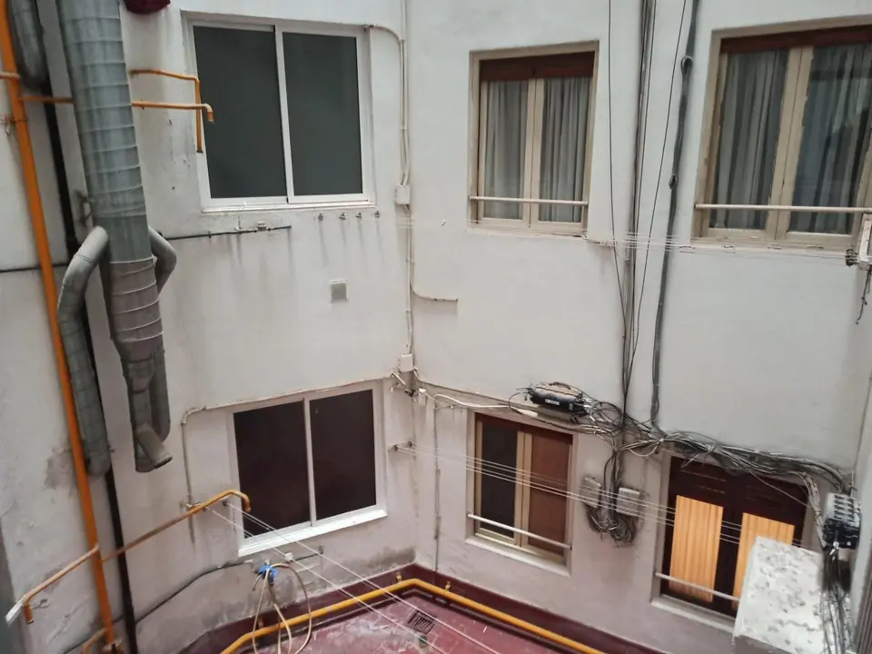 Patio interior de edificio de viviendas