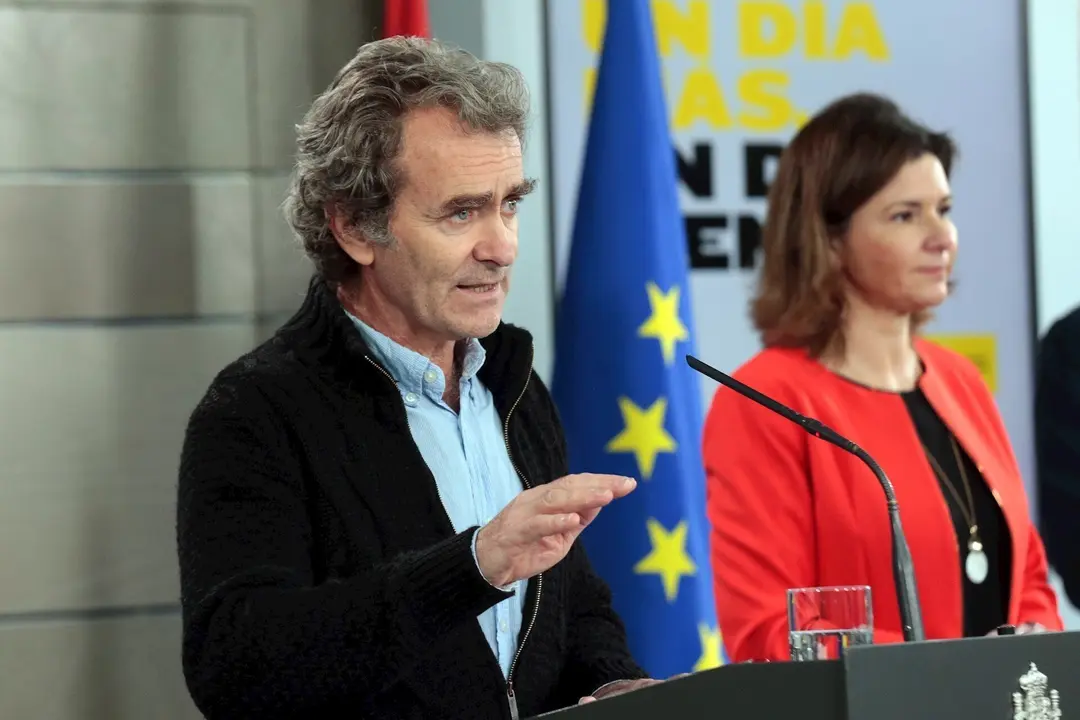 El director del Centro de Coordinaci&oacute;n de Alertas y Emergencias Sanitarias, Fernando Sim&oacute;n; y la secretaria general de Transportes, Mar&iacute;a Jos&eacute; Rallo del Olmo, durante la rueda de prensa convocada tras la reuni&oacute;n del Comit&eacute; T&eacute;cnico de Gesti&oacute;n del Covid-19.