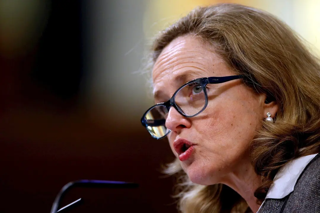 La ministra de Asuntos Econ&oacute;micos y Transformaci&oacute;n Digital, Nadia Calvi&ntilde;o, ofrece un discurso durante el pleno celebrado en el Congreso de los Diputados, a 9 de abril de 2020.