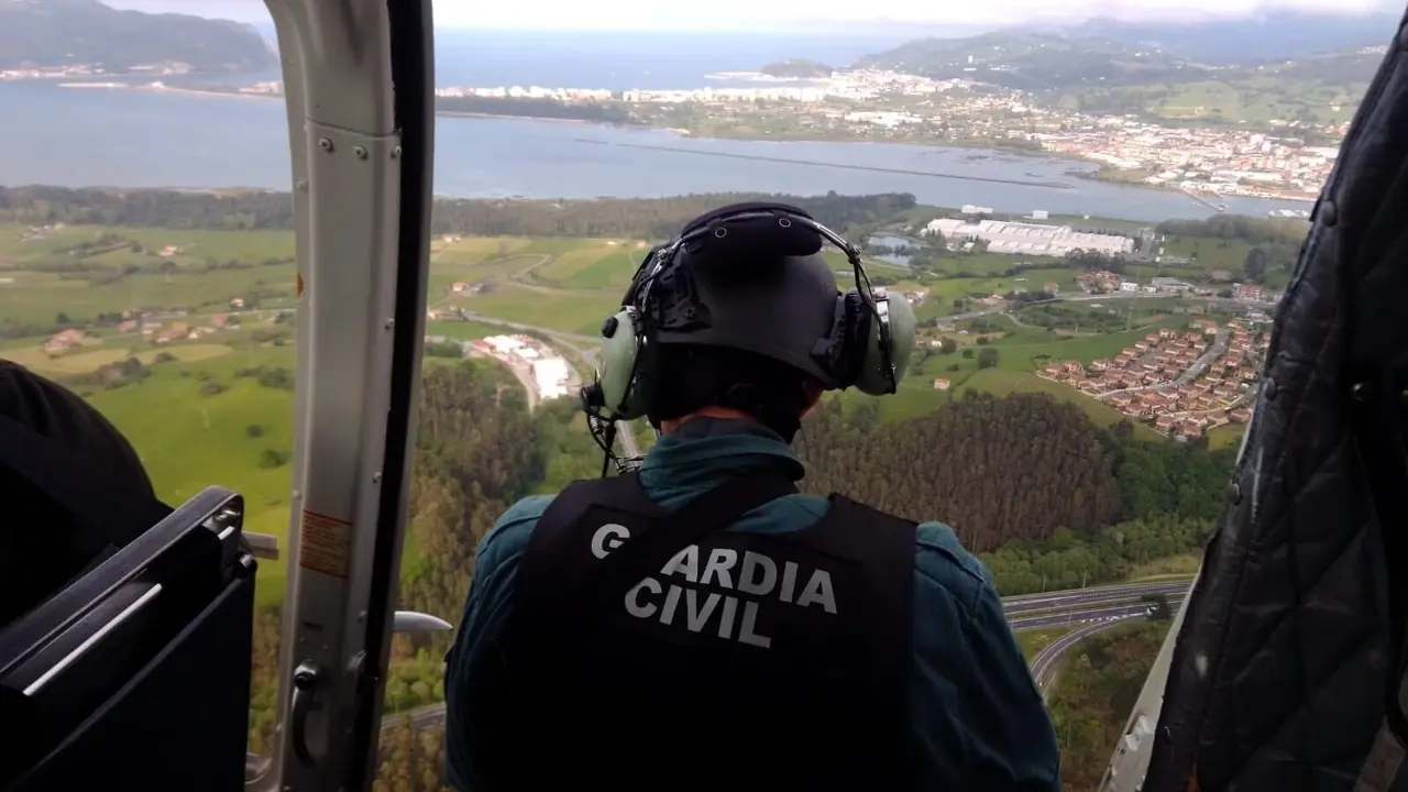 VIGILANCIA DE CARRETERAS DESDE EL HELIC&Oacute;PTERO DE LA GUARDIA CIVIL