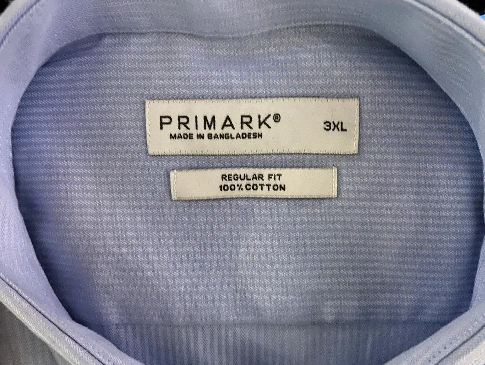 Etiqueta de una camisa de Primark en la tienda de Gran V&iacute;a