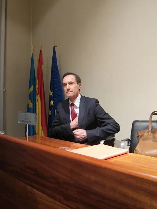  El consejero delgado de Liberbank, Manuel Men&eacute;ndez, 