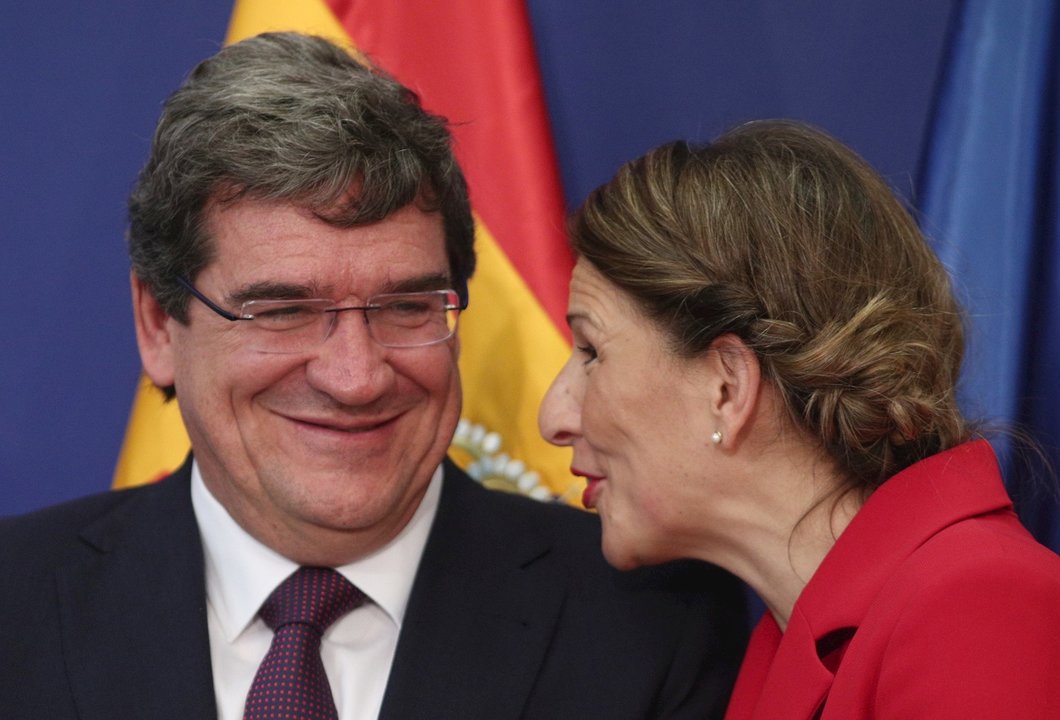 El ministro de Seguridad Social, Inclusión y Migraciones, José Luis Escrivá y la ministra de Trabajo, Yolanda Díaz