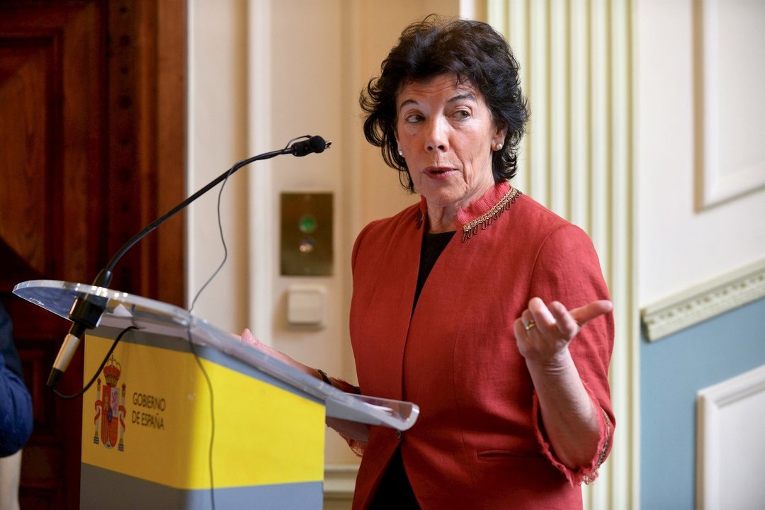 La ministra de Educación y portavoz del Gobierno, Isabel Celaá, en un acto en el Palacio Chávarri de Bilbao