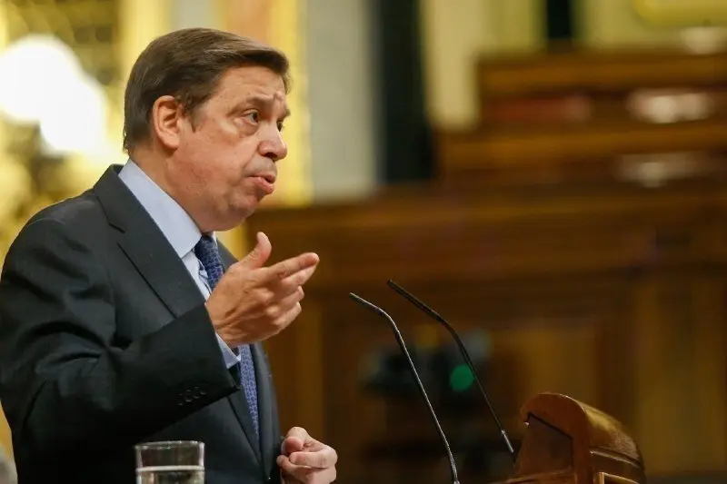 El ministro de Agricultura, Pesca y Alimentaci&oacute;n, Luis Planas, en el Pleno del Congreso