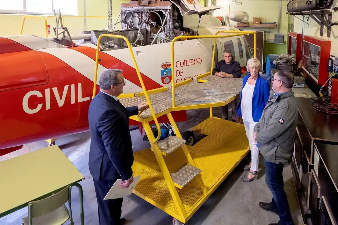 La consejera de Educaci&oacute;n, Marina Lombo en el  CIEFP N&ordm;1 Pe&ntilde;acastillo