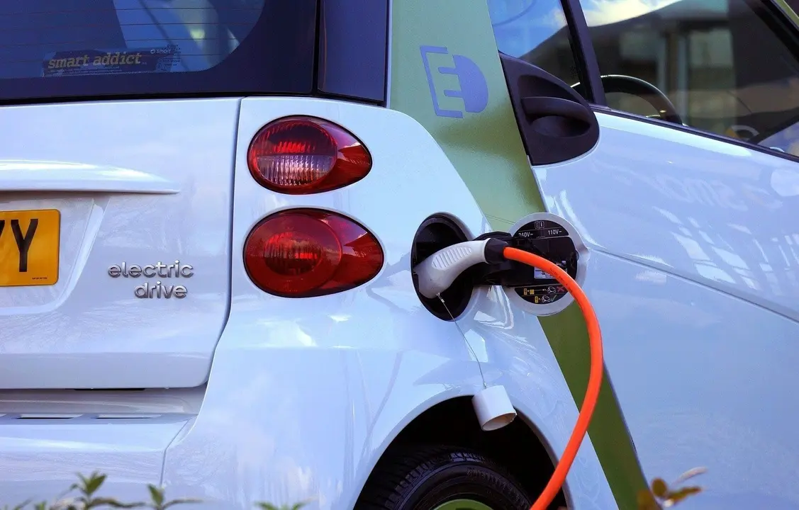 Recarga de un coche el&eacute;ctrico