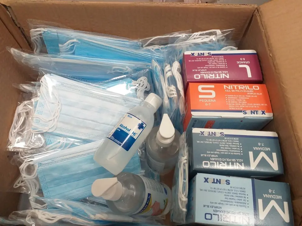 Mascarillas, geles y guantes  