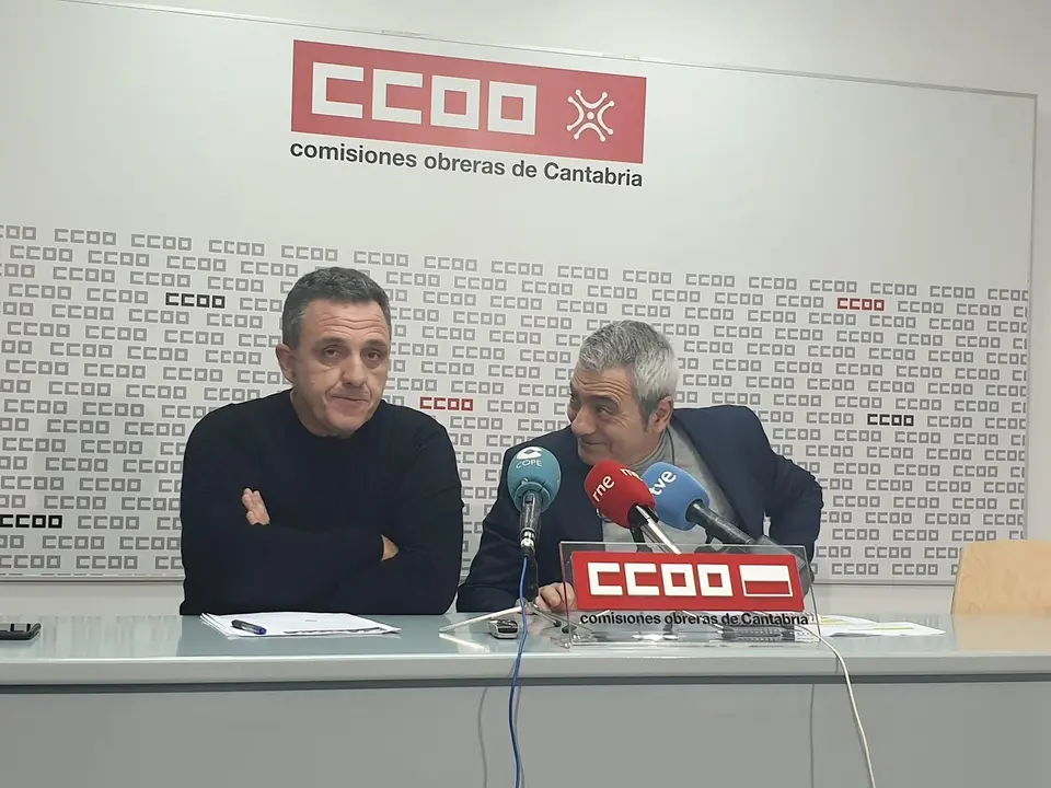 Los secretarios generales de CCOO Cantabria, Carlos S&aacute;nchez, y de UGT Cantabria, Mariano Carmona