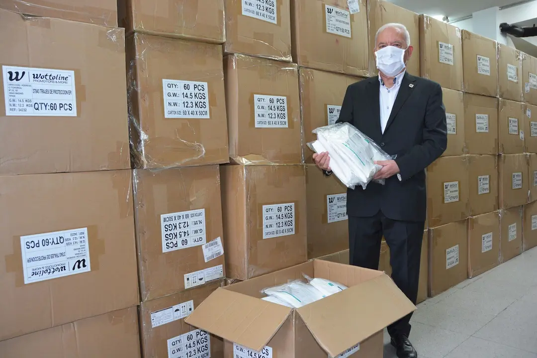 El Consejo General de Enfermer&iacute;a adquiere y distribuye a sanitarios 5.000 EPIs y 200.000 mascarillas FFP2