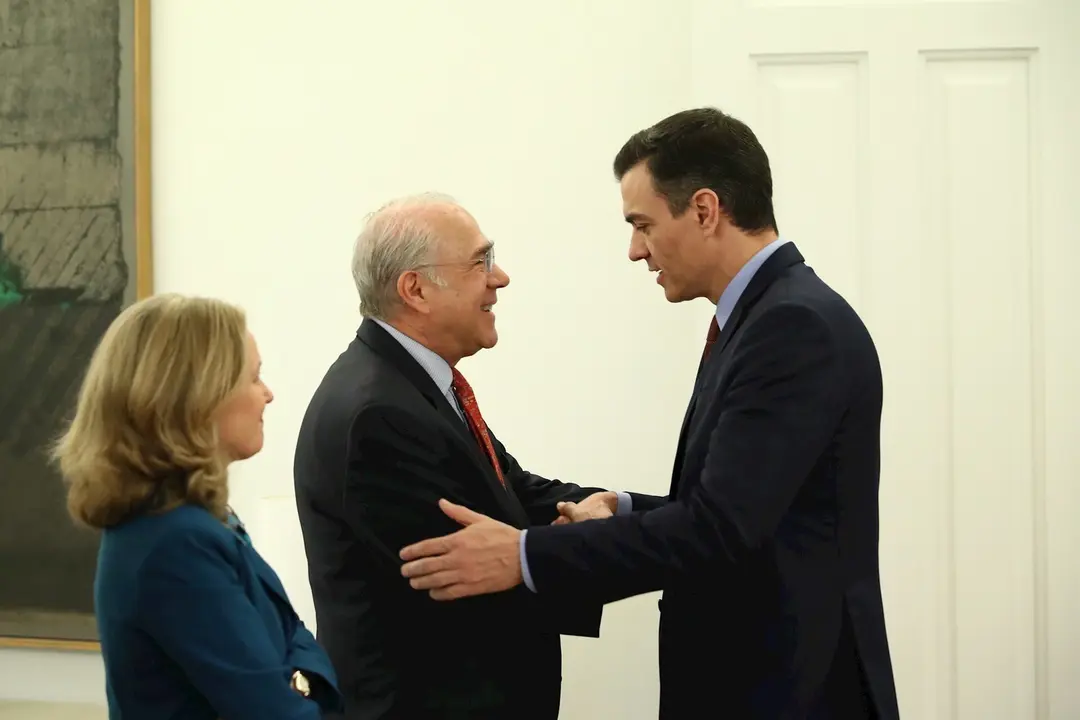 Pedro S&aacute;nchez y &Aacute;ngel Gurr&iacute;a (OCDE) se re&uacute;nen para hablar del impacto del coronavirus en la econom&iacute;a