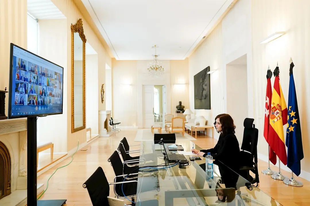 La presidenta de la Comunidad de Madrid, Isabel D&iacute;az Ayuso, durante la reuni&oacute;n de el Gobierno central con los presidentes auton&oacute;micos el 26 de abril