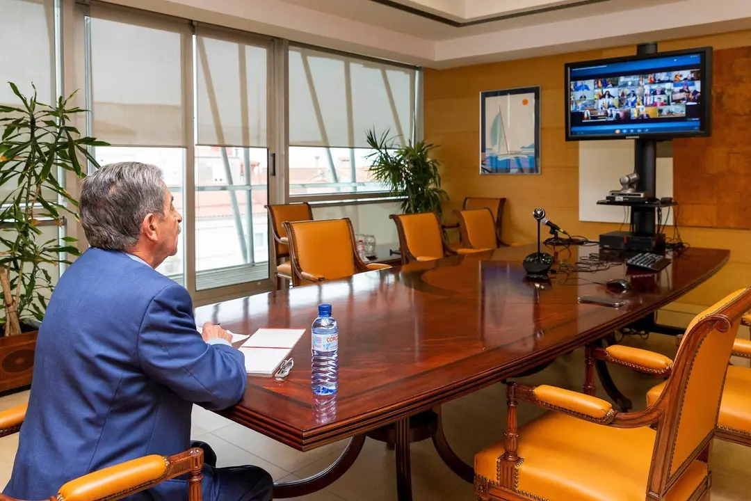 Revilla en la conferencia de presidentes con S&aacute;nchez
