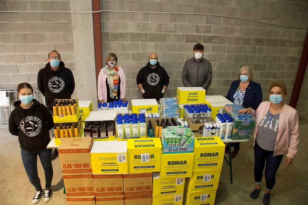 Donaci&oacute;n de la Comisi&oacute;n de Fiestas de San Antonio, en  Muriedas, a la Plataforma de Alimentos de Camargo