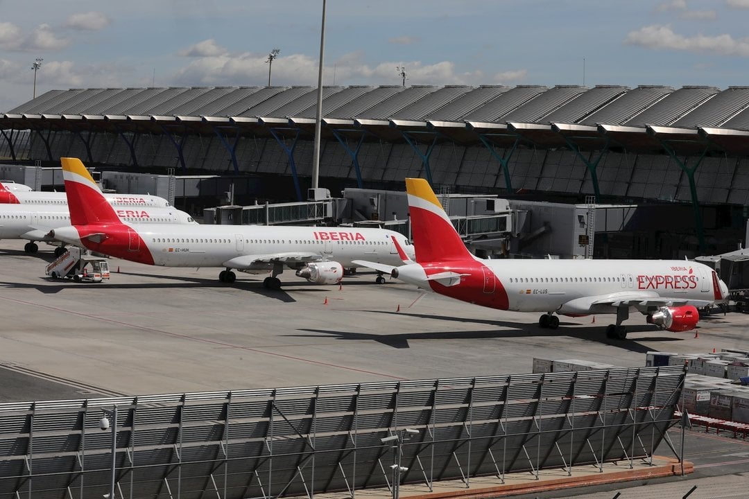 Varios aviones de Iberia aparcados en el Aeropuerto de Madrid-Barajas Adolfo Suárez en el día 46 del estado de alarma