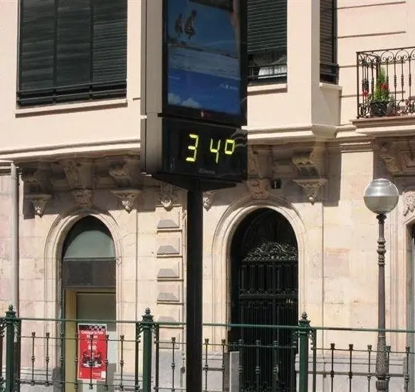 Un Term&oacute;metro Marca 34 Grados Cent&iacute;grados
