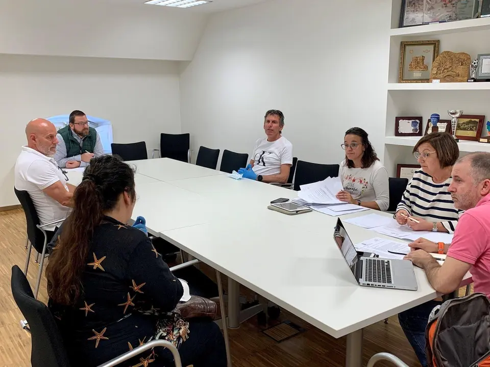 Reuni&oacute;n del Ayuntamiento con pescadores y empresarios y comerciantes