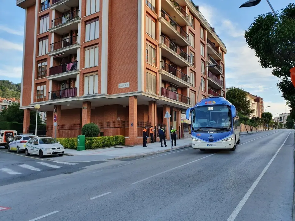 Reparto de mascarillas en el 'Castrobus'