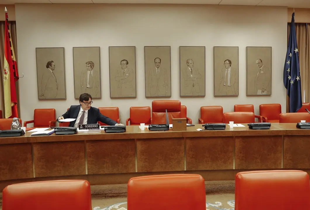 El ministro de Sanidad, Salvador Illa, minutos antes de que comience su s&eacute;ptima comparecencia ante la Comisi&oacute;n de Sanidad en el Congreso de los Diputados