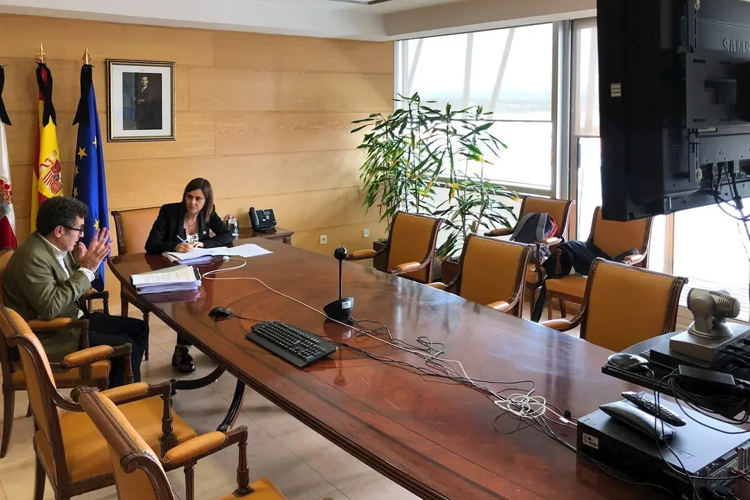 La consejera de Justicia, Paula Fern&aacute;ndez, y el subdirector de Justicia