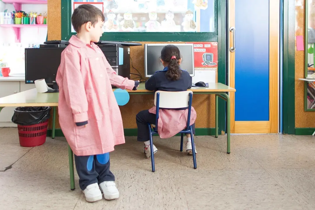 Dos escolares en un centro de educaci&oacute;n infantil de Madrid.