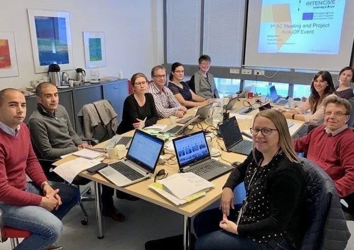 Asistentes a una de las reuni&oacute;nes del `'Proyecto Intencive'