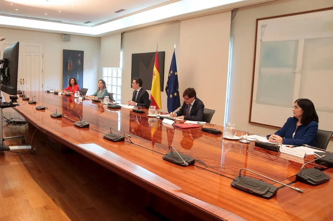 (I-D) La ministra de Hacienda y portavoz del Gobierno, Mar&iacute;a Jes&uacute;s Montero; la ministra para la Transici&oacute;n Ecol&oacute;gica y el Reto Demogr&aacute;fico, Teresa Ribera; el ministro de Sanidad, Salvador Illa; y la ministra de Pol&iacute;tica Territorial  Carolina Darias