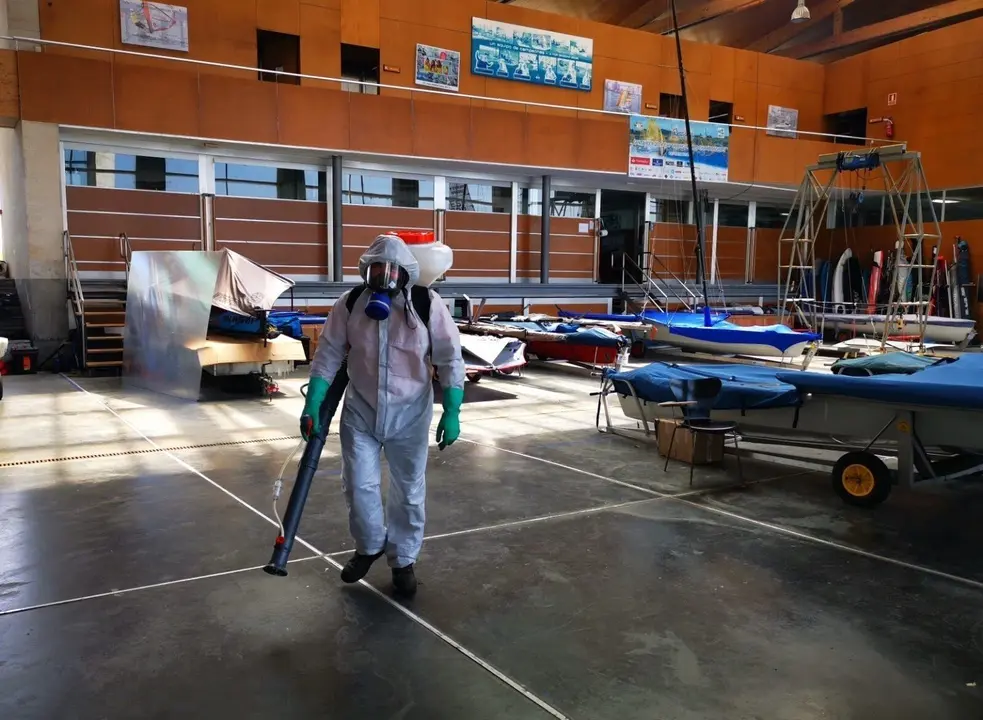 Desinfecci&oacute;n del CEAR de vela 'Pr&iacute;ncipe Felipe' de Santander