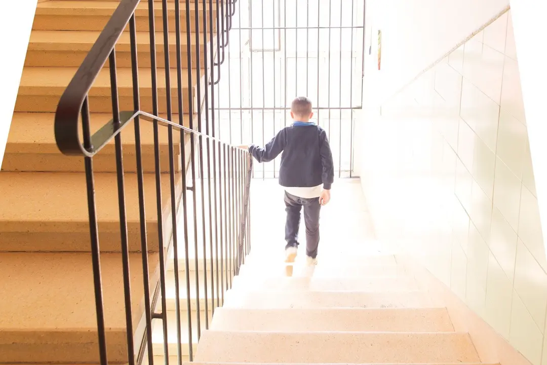 Un escolar en un centro educativo de Madrid.