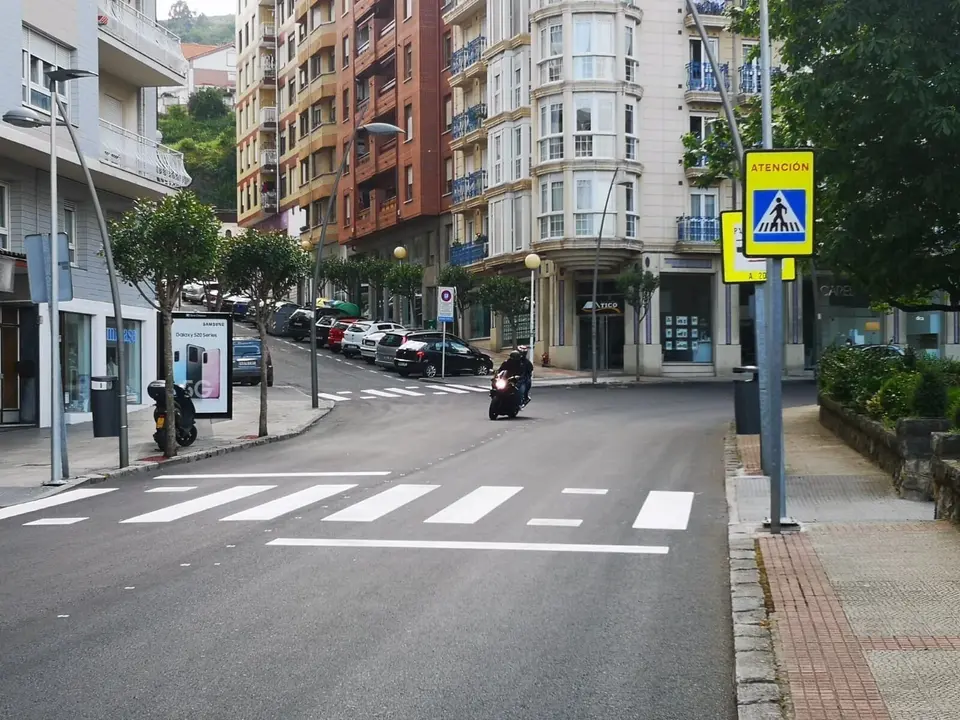 El Ayuntamiento de Castro Urdiales abre el paso de cebra de la barrera