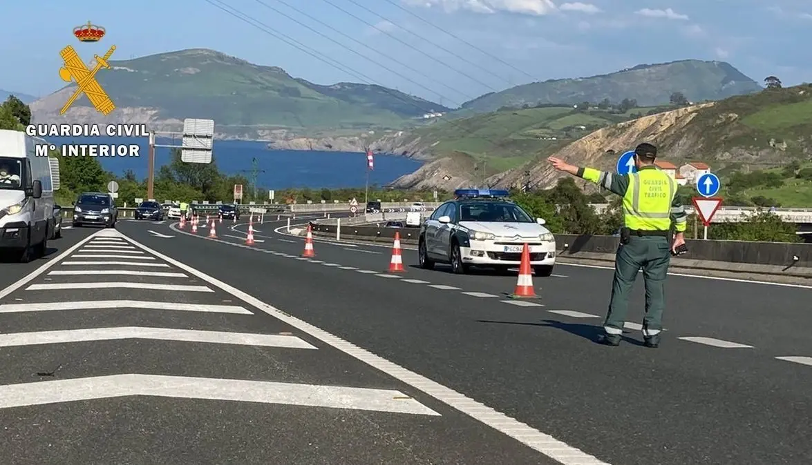 Adjunto Nota De Prensa "La Guardia Civil Detiene A Un Hombre Con Dos &Oacute;rdenes De Ingreso En Prisi&oacute;n En Vigor"