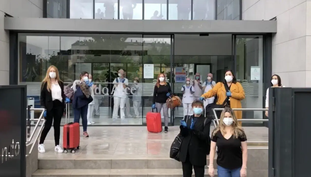 Salida de las siete trabajadoras confinadas en el Fernando Arce