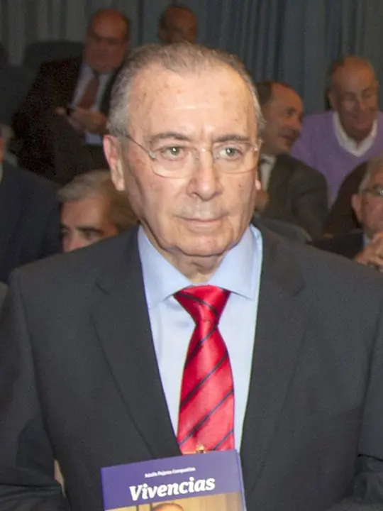 Ignacio_Diego_destaca_la__vocaci&oacute;n_de_servicio_p&uacute;blico__de_Adolfo_Pajares_en_la_presentaci&oacute;n_de_su_libro_`Vivencias'_(cropped)