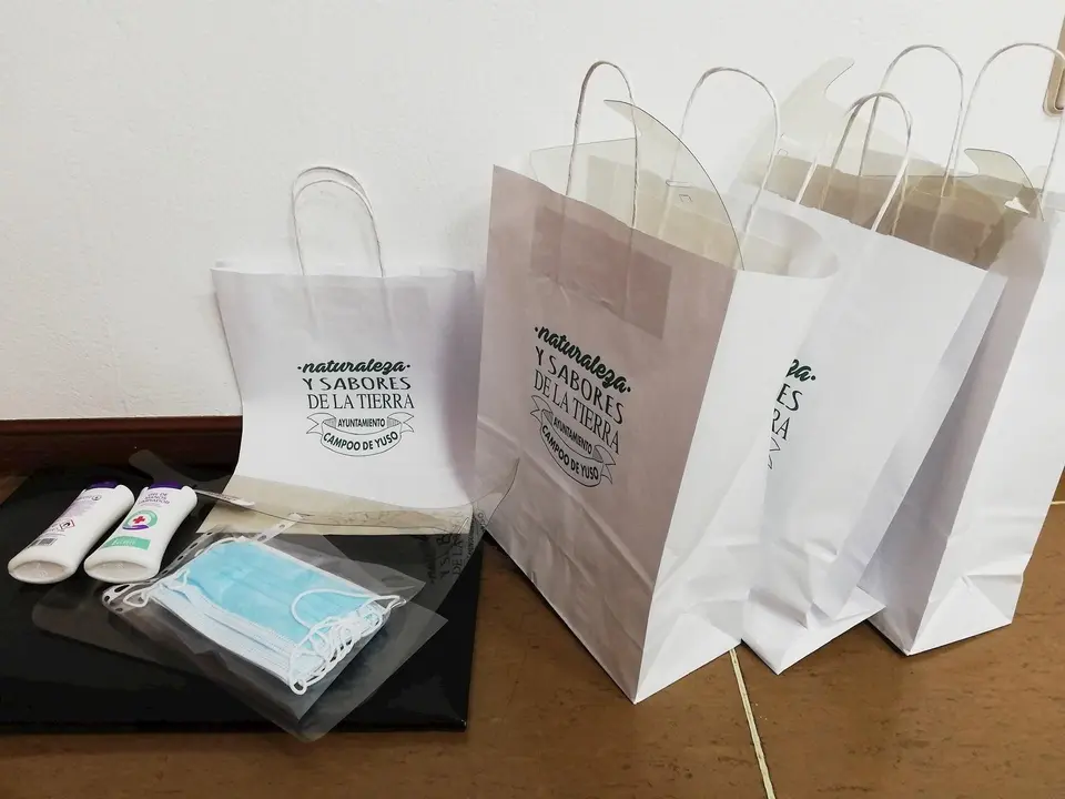 Reparto de mascarillas en Campoo de Yuso