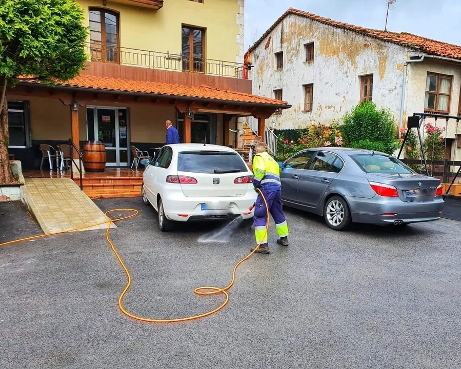 Trabajos de limpieza en Hazas de Cesto