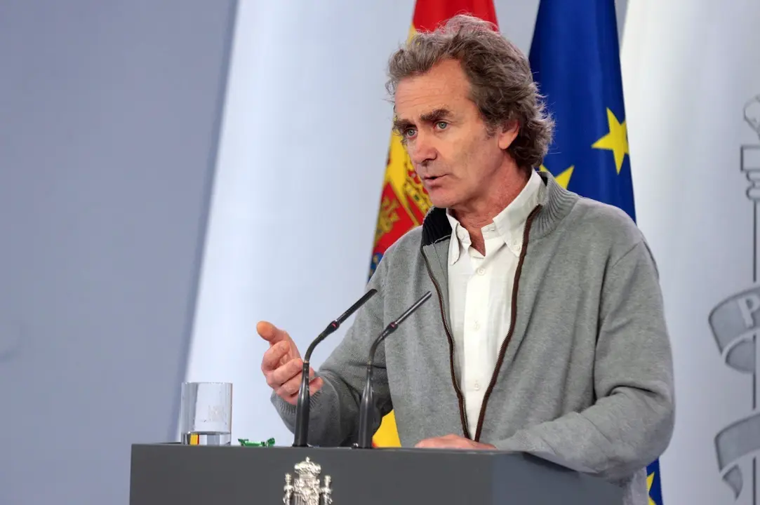 El director del Centro de Coordinaci&oacute;n de Alertas y Emergencias Sanitarias, Fernando Sim&oacute;n, en una rueda de prensa.