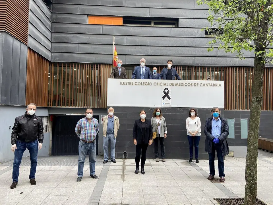 Homenaje del Colegio de M&eacute;dicos de Cantabria a los profesionales fallecidos por el Covid-19