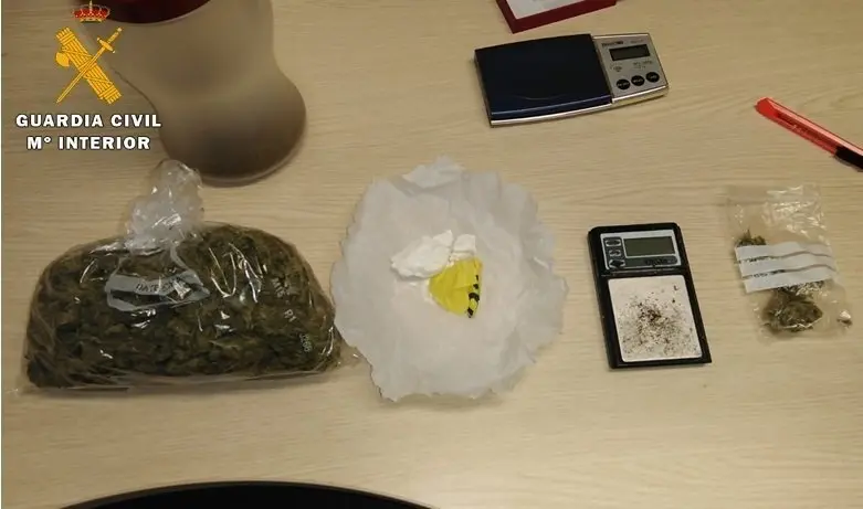 Nota De Prensa La Guardia Civil Clausura Piso Venta Cocaina En Castro