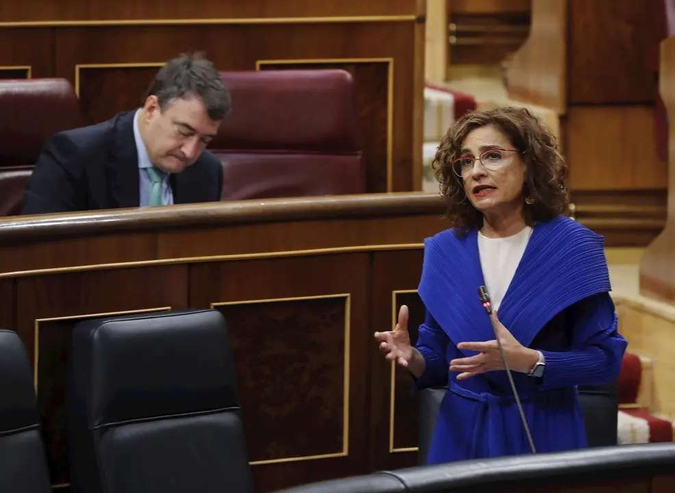 La portavoz del Gobierno y ministra de Hacienda, Mar&iacute;a Jes&uacute;s Montero, en el Congreso.