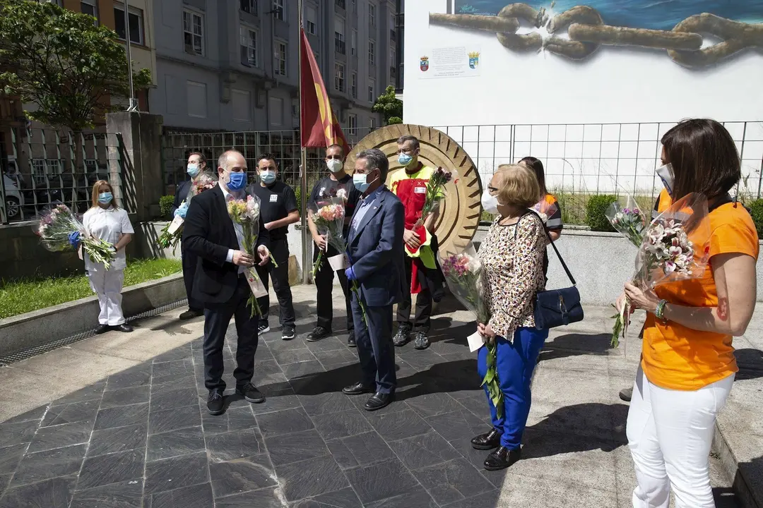 Ampros agradece con flores la labor del Gobierno