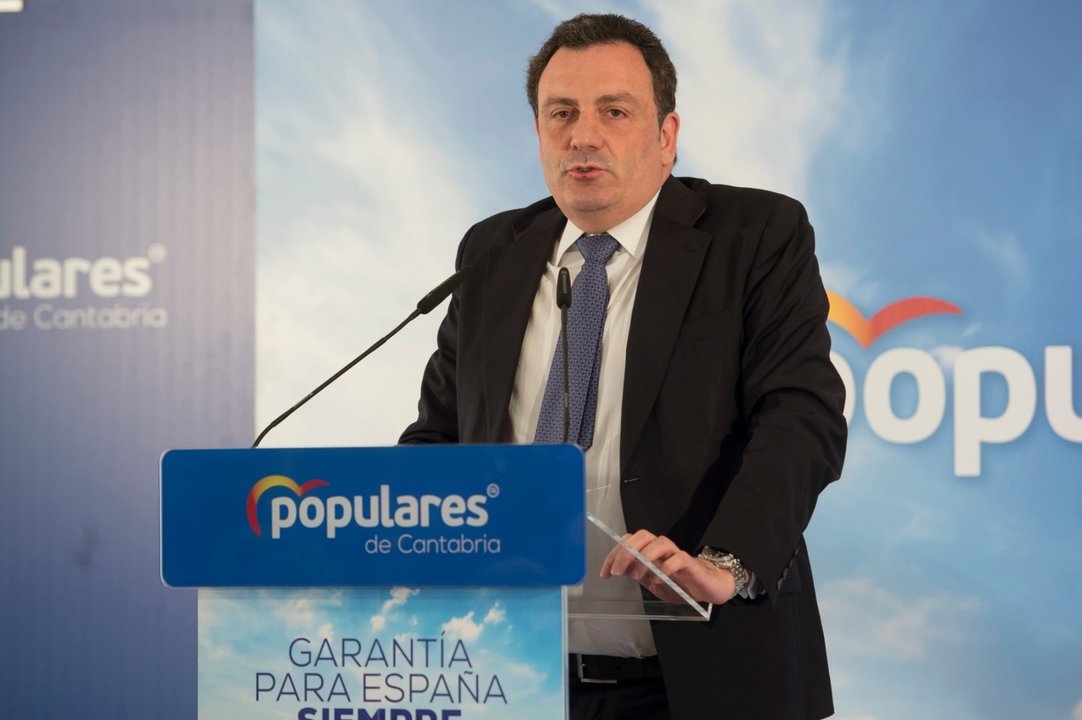 El senador del PP por Cantabria Félix de las Cuevas