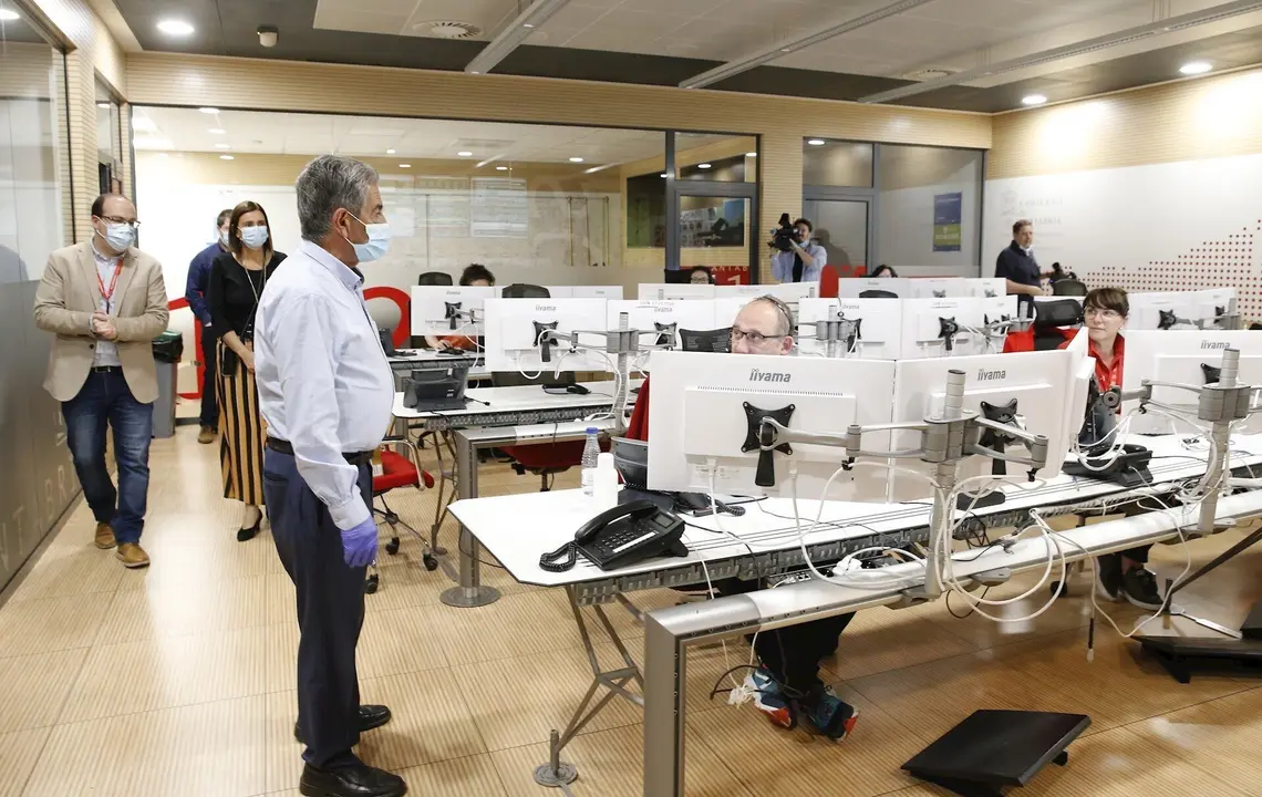 Revilla visita con la consejera de Interior el 112