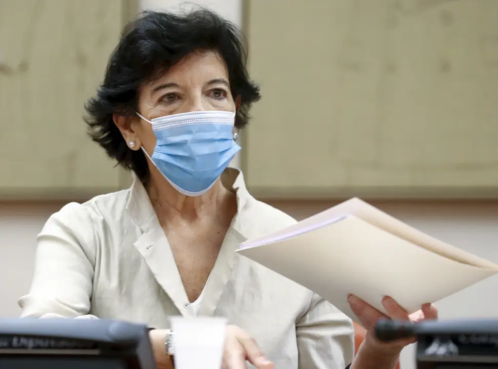 La ministra de Educaci&oacute;n, Isabel Cela&aacute;, comparece ante la comisi&oacute;n del ramo en el Congreso de los Diputados