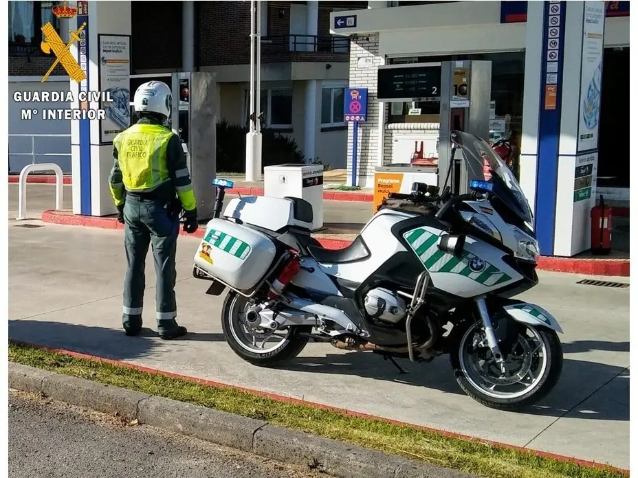 Nota De Prensa La Guardia Civil Detiene A Un Hombre Qeu Intent&oacute; Sustraer La Caja Registradora De Una Gasolinera Y Huy&oacute; En Un Coche Robado