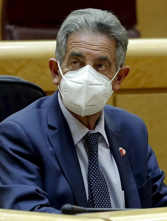 El presidente de Cantabria, Miguel &Aacute;ngel Revilla, con mascarilla
