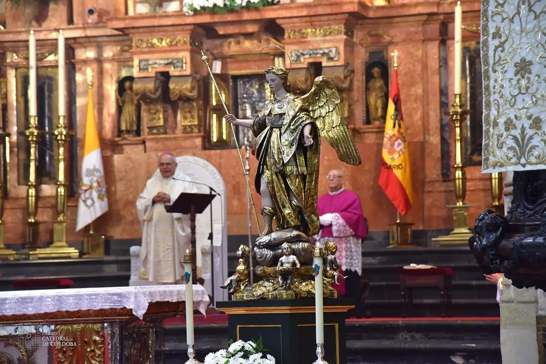 El obispo de C&oacute;rdoba, Demetrio Fern&aacute;ndez, oficia misa en la Mezquita-Catedral, en una imagen de archivo.