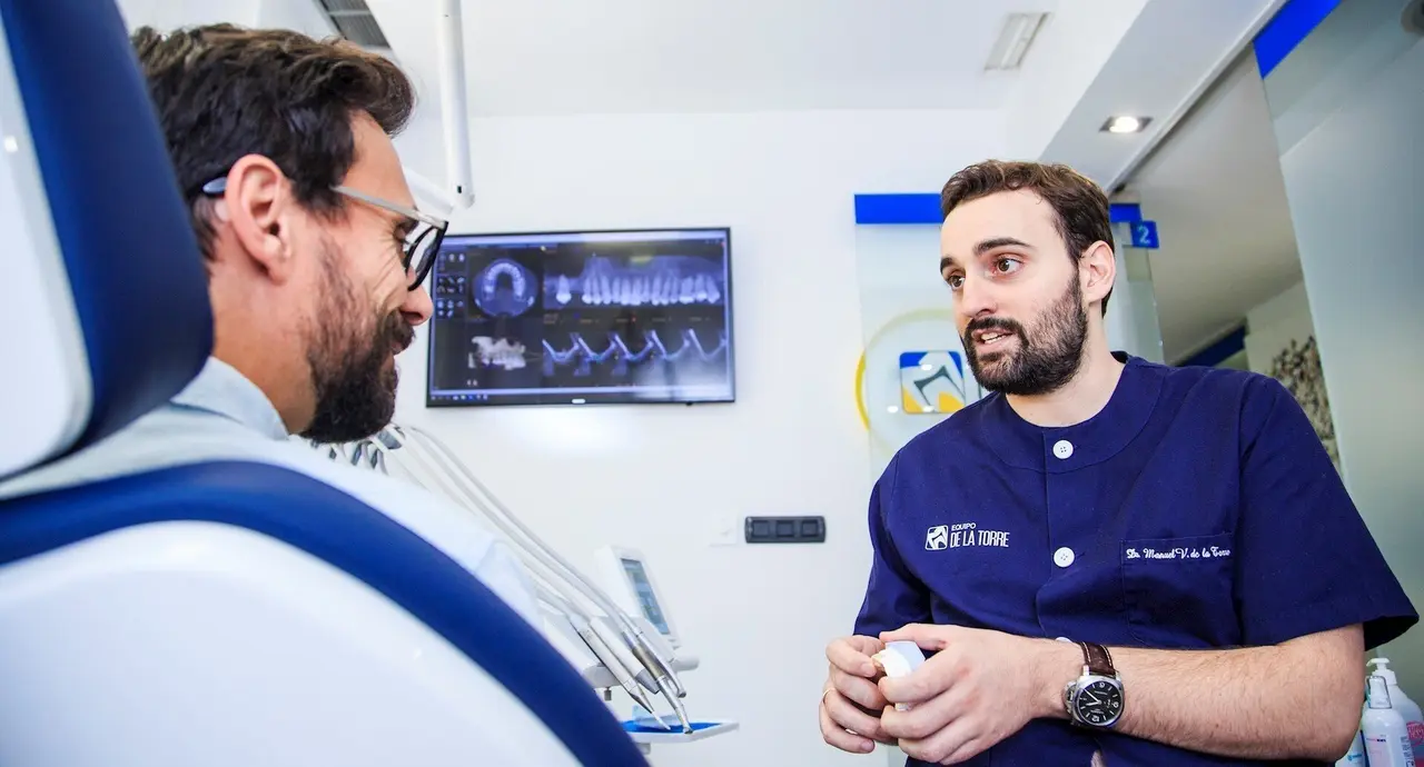 El dentista Manuel V. De la Torre, director M&eacute;dico de la Unidad Avanzada de Salud Bucodental de Equipo de la Torre