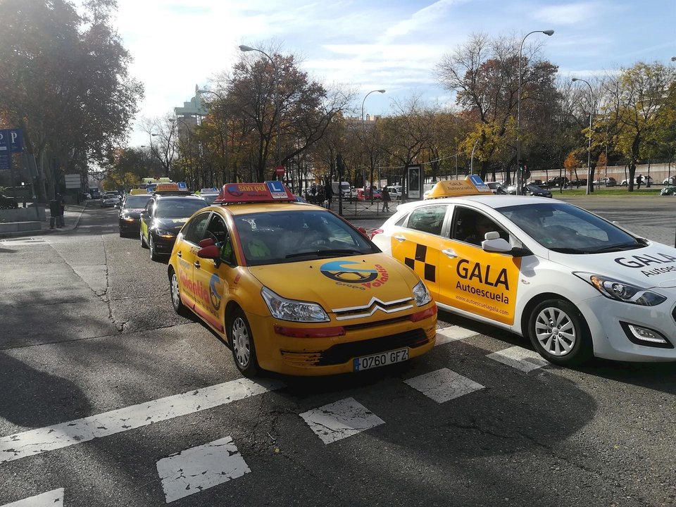 Autoescuelas en la manifestación del 10 de diciembre de 2018 en apoyo a los examinadores de tráfico