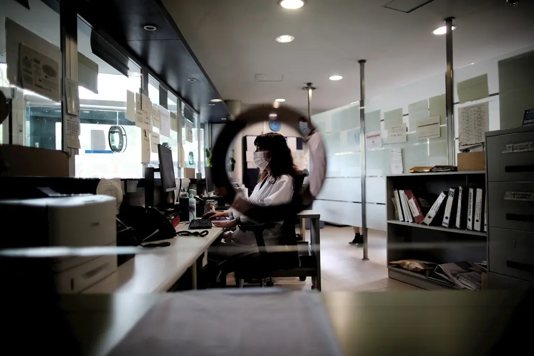 Una sanitaria del Centro de Salud Garc&iacute;a Noblejas durante su jornada laboral en en la pandemia del coronavirus, en Madrid (Espa&ntilde;a) a 7 de mayo de 2020.