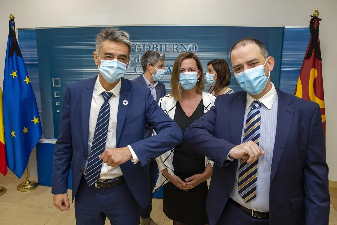 Toma de posesi&oacute;n de C&eacute;sar Aja y  Manuel D&iacute;az junto a la consejera de Econom&iacute;a y Hacienda, Mar&iacute;a S&aacute;nchez